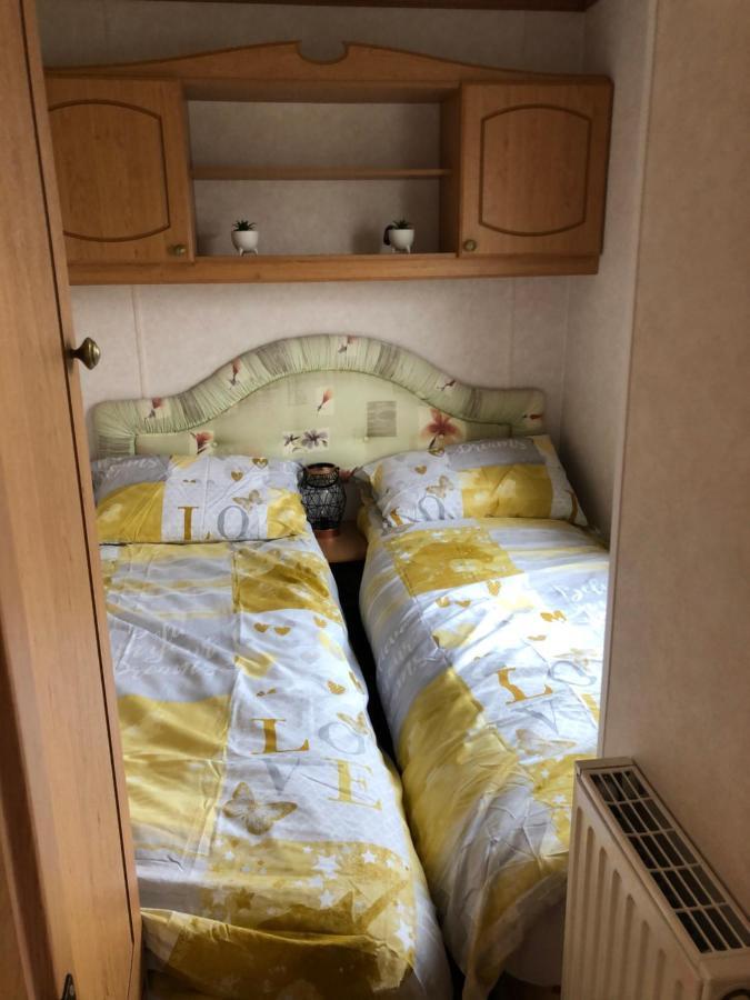 Lovely 3 Bedroom 8 Berth Caravan In Rhyl Kültér fotó